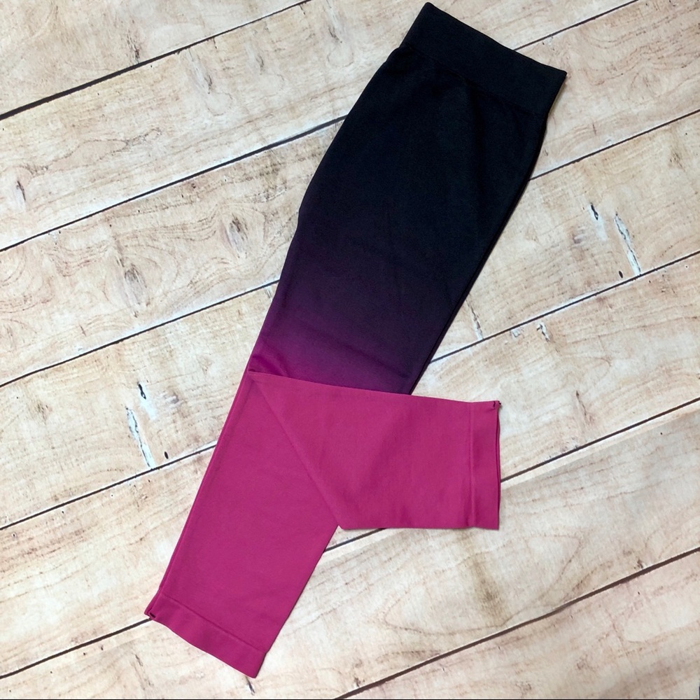 ⚡️2 for $15 Ombré Black & Fuchsia Capri Leggings - Picture 3 of 8